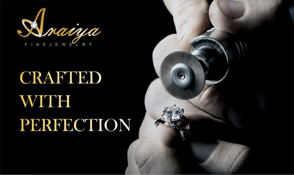 10K White Gold Diamond Heart Stud Earrings I796