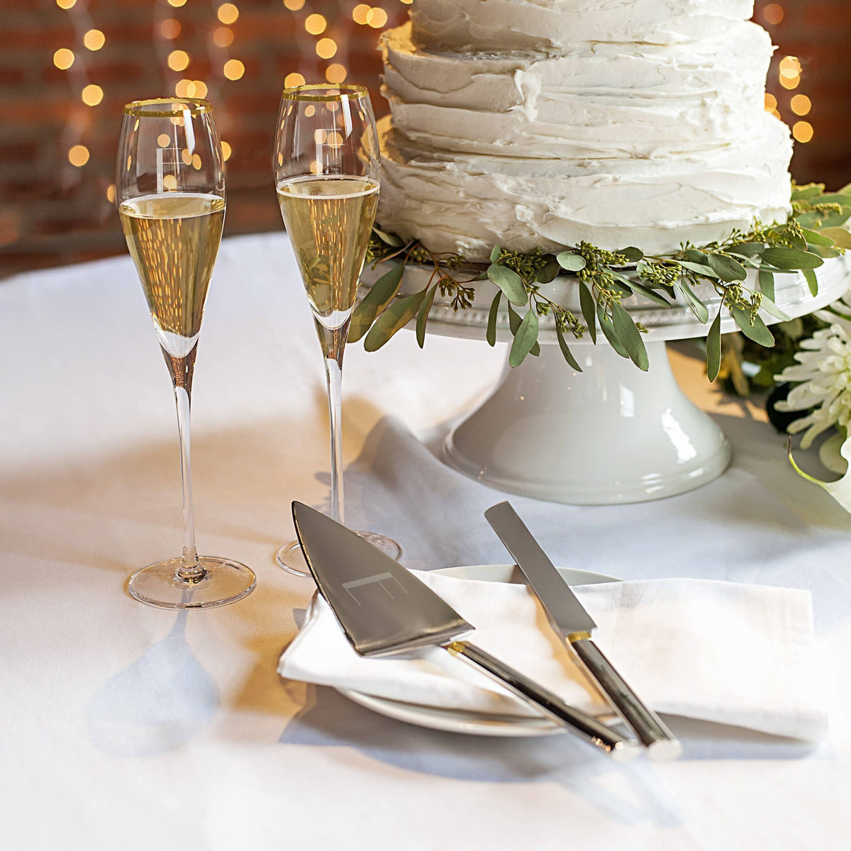 Gold Champagne Flutes and Cake Serving Set N171648
