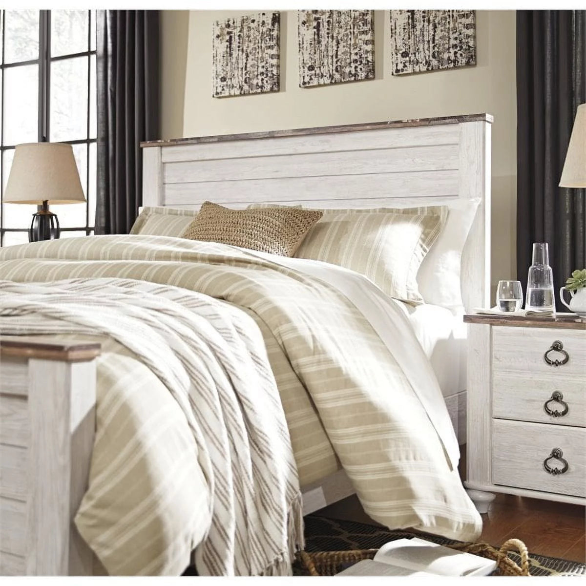 Queen Panel Bed in Whitewash O22592