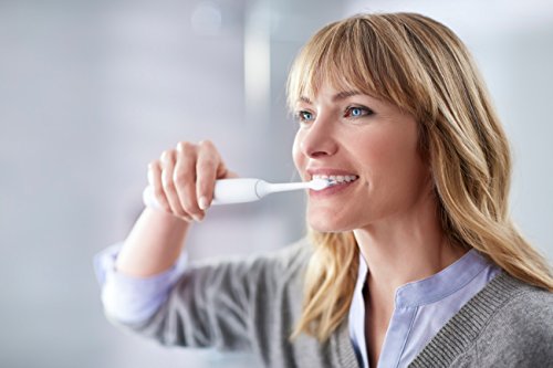 White Rechargeable Electric Toothbrush L3240