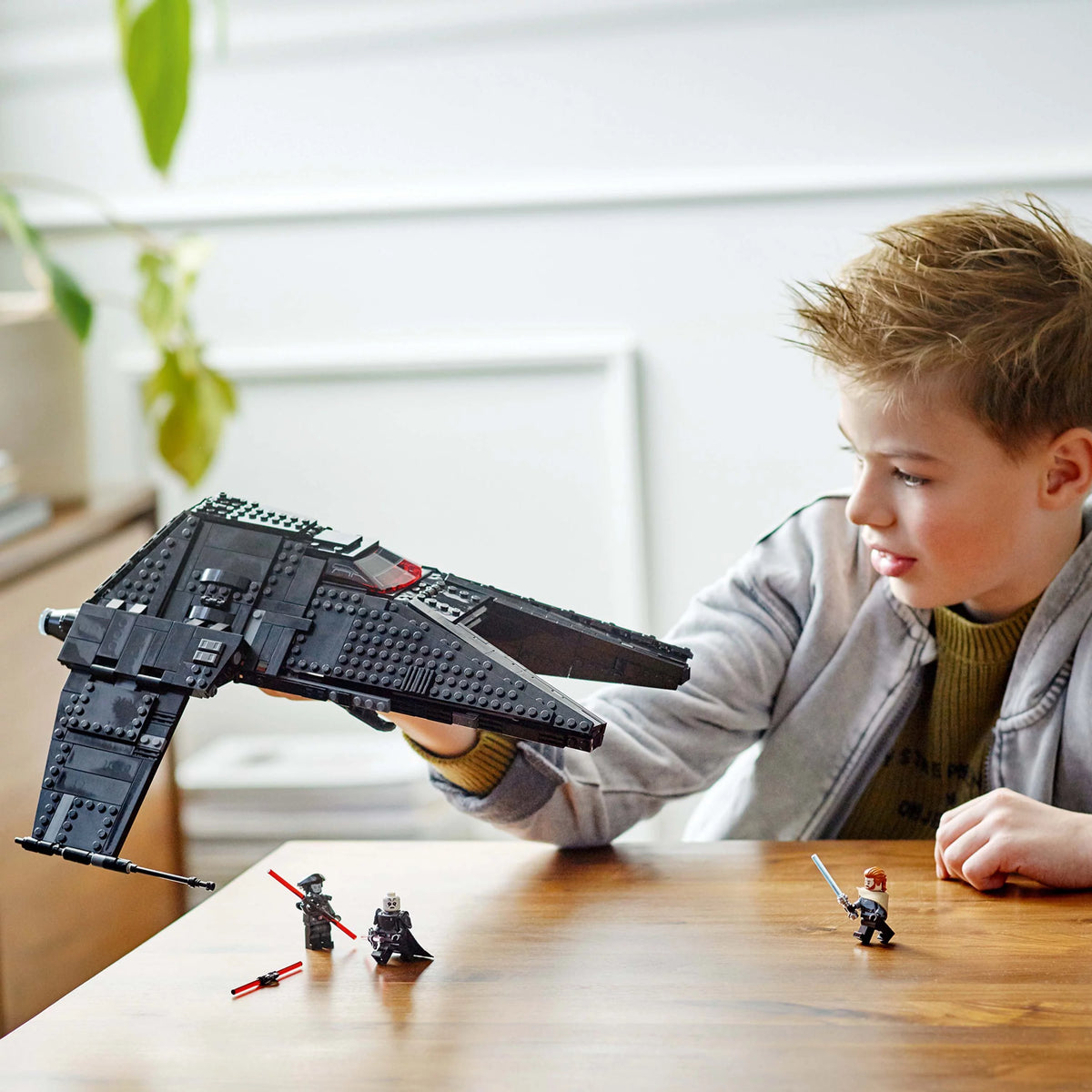 Buildable Toy Starship with Blue and Double-Bladed Red Lightsabers L1676