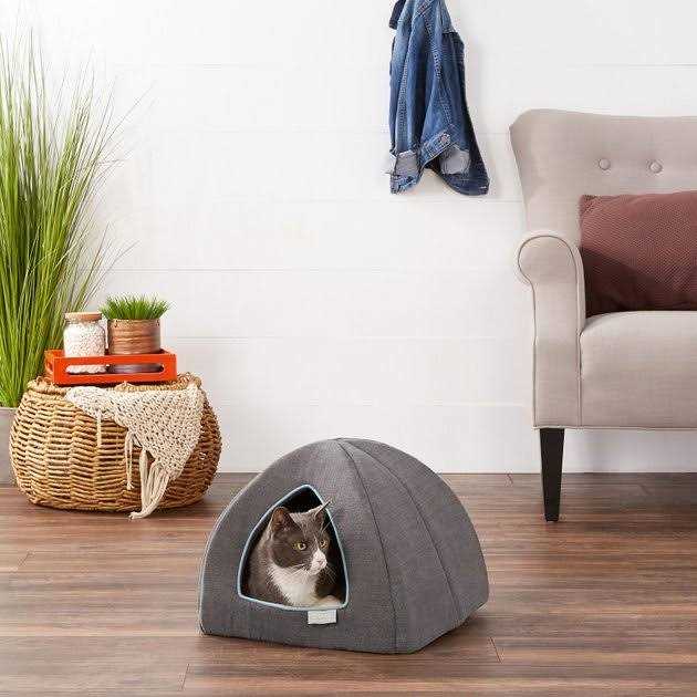 Covered Cat & Dog Bed P5579